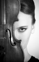 photo : her violin | photographer : Anfisa Kosenkova