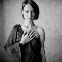 photo : portrait with hand | photographer : Юрий