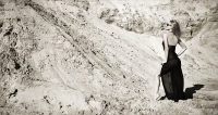 photo : Anna and the Sand | photographer : Oleg Galich